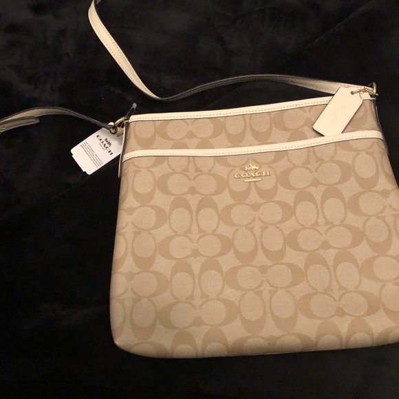 SALE SALE❗️❗️❤️👜Coach Crossbody Bag - Picture 2 of 3